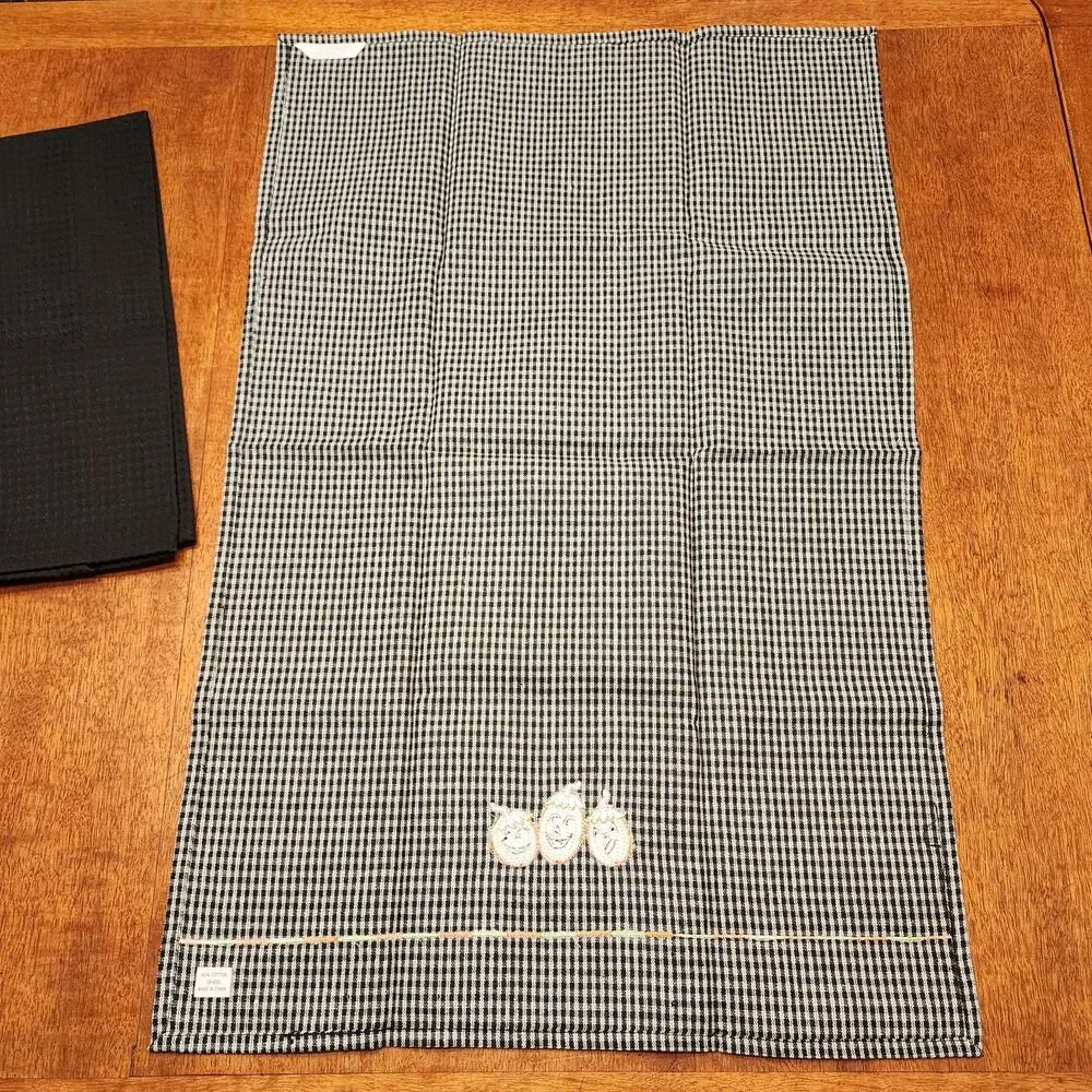 Halloween kitchen towels and pot holder set